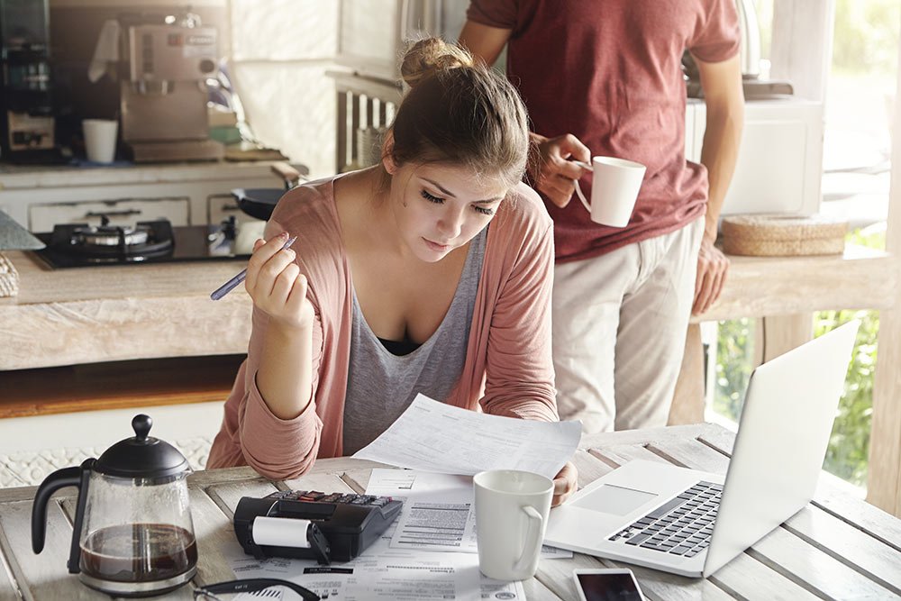 Lee más sobre el artículo Cómo ahorrar dinero en casa sin gastarlo: Guía definitiva con consejos prácticos